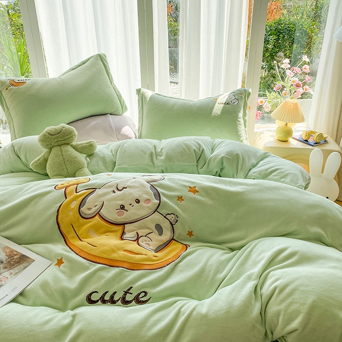 91家纺网 家纺一手货源 找家纺 棉生活家纺 2025新款卡通牛奶绒贴布绣系列四件套 香蕉 绿