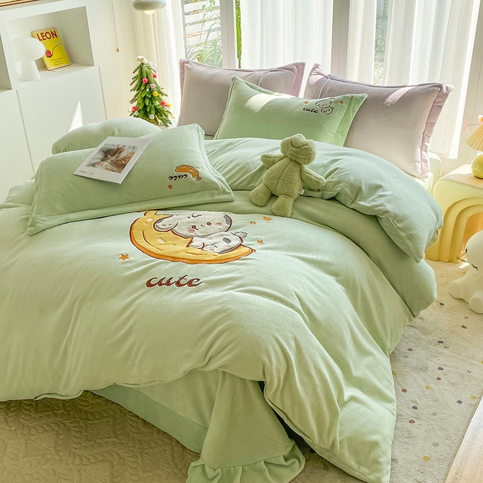 91家纺网 家纺一手货源 找家纺 棉生活家纺 2025新款卡通牛奶绒贴布绣系列四件套 香蕉 绿