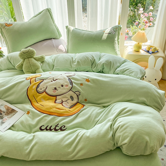 91家纺网 家纺一手货源 找家纺 棉生活家纺 2025新款卡通牛奶绒贴布绣系列四件套 香蕉 绿