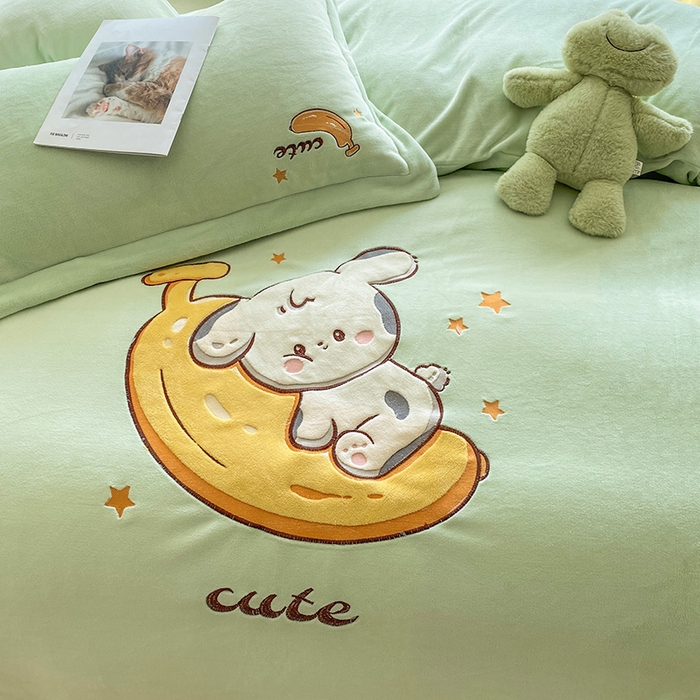 91家纺网 家纺一手货源 找家纺 棉生活家纺 2025新款卡通牛奶绒贴布绣系列四件套 香蕉 绿