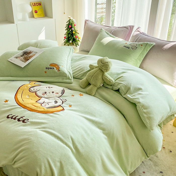 91家纺网 家纺一手货源 找家纺 棉生活家纺 2025新款卡通牛奶绒贴布绣系列四件套 香蕉 绿