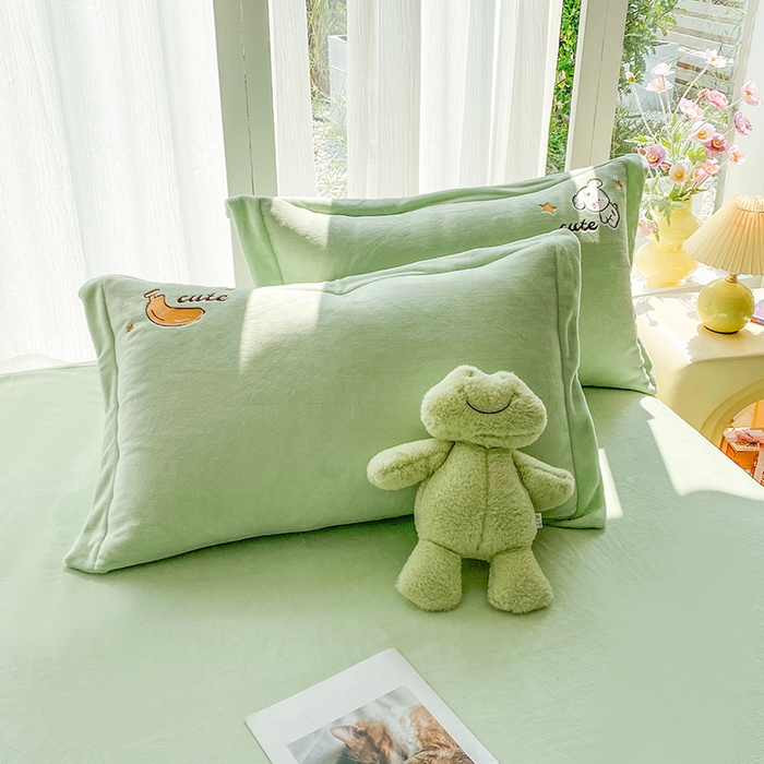 91家纺网 家纺一手货源 找家纺 棉生活家纺 2025新款卡通牛奶绒贴布绣系列四件套 香蕉 绿