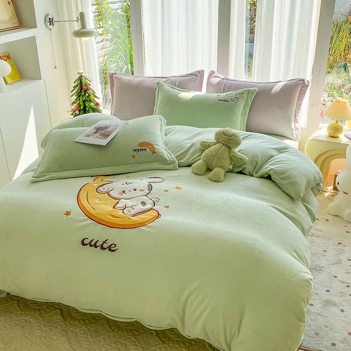 91家纺网 家纺一手货源 找家纺 棉生活家纺 2025新款卡通牛奶绒贴布绣系列四件套 香蕉 绿