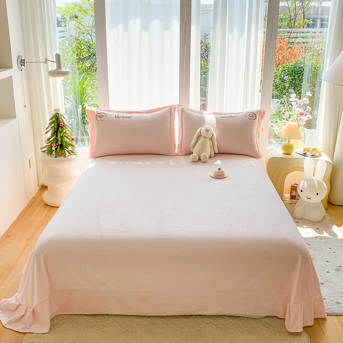 91家纺网 家纺一手货源 找家纺 棉生活家纺 2025新款卡通牛奶绒贴布绣系列四件套 乖乖兔 粉