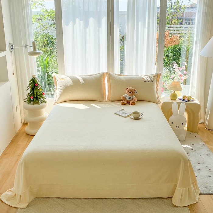 91家纺网 家纺一手货源 找家纺 棉生活家纺 2025新款卡通牛奶绒贴布绣系列四件套 香蕉 奶黄