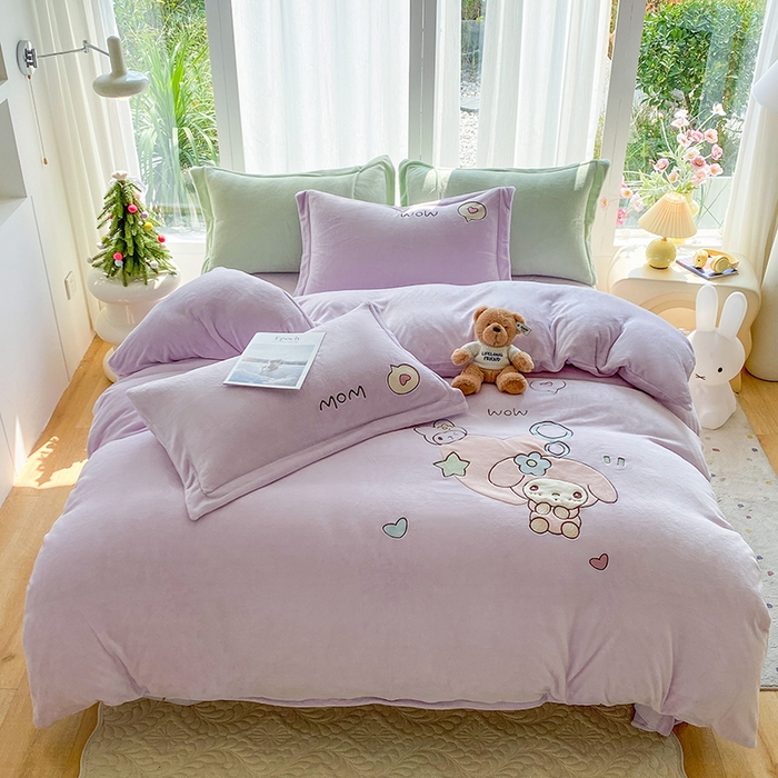 91家纺网 家纺一手货源 找家纺 棉生活家纺 2025新款卡通牛奶绒贴布绣系列四件套 乖乖兔 紫