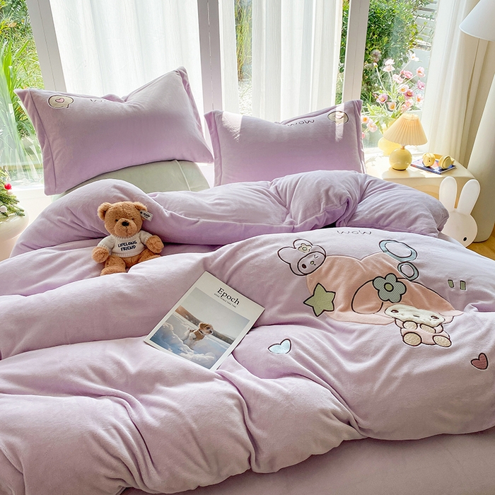 91家纺网 家纺一手货源 找家纺 棉生活家纺 2025新款卡通牛奶绒贴布绣系列四件套 乖乖兔 紫