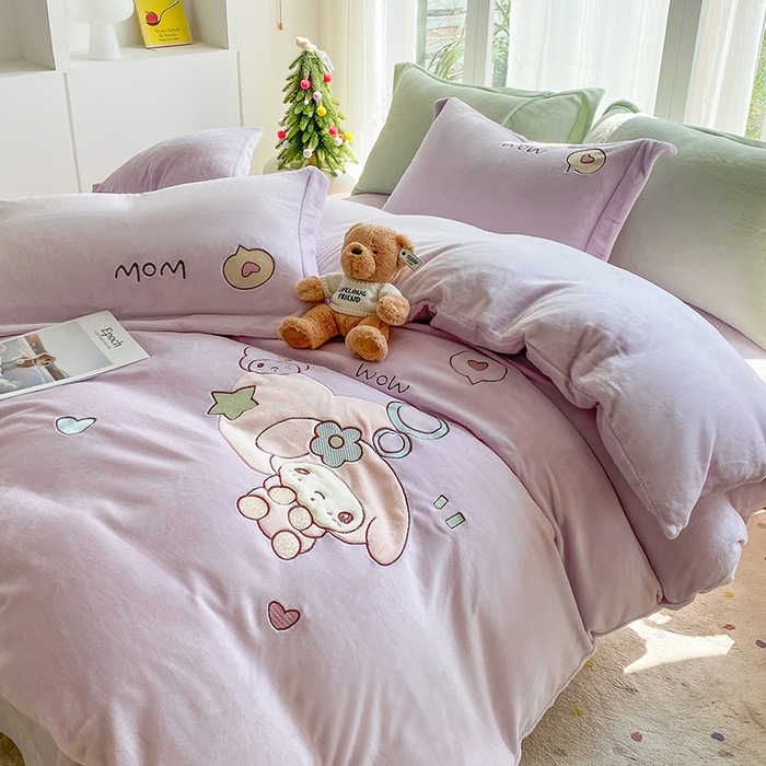 91家纺网 家纺一手货源 找家纺 棉生活家纺 2025新款卡通牛奶绒贴布绣系列四件套 乖乖兔 紫