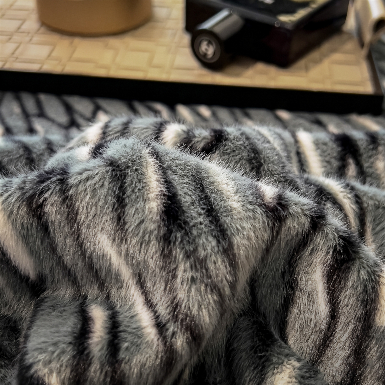 91家纺网 家纺一手货源 找家纺 慕木家纺 2025新款轻奢水貂四件套可可慕莎系列 可可慕莎-绮罗蓝灰