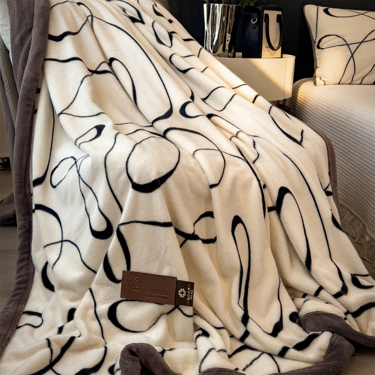 91家纺网 家纺一手货源 找家纺 慕木家纺 2025新款轻奢水貂四件套可可慕莎系列 可可慕莎-交织白