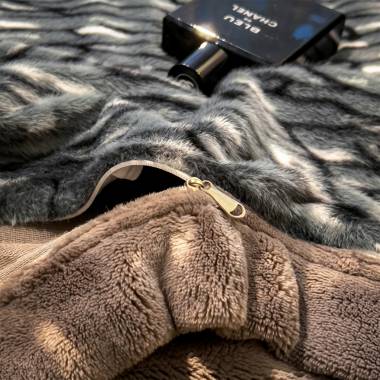 91家纺网 家纺一手货源 找家纺 慕木家纺 2025新款轻奢水貂四件套可可慕莎系列 可可慕莎-绮罗蓝灰