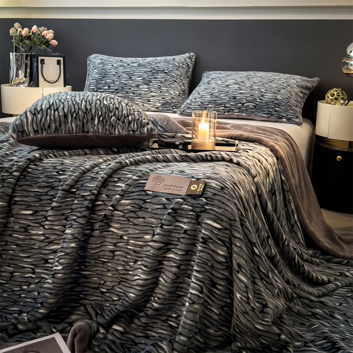 91家纺网 家纺一手货源 找家纺 慕木家纺 2025新款轻奢水貂四件套可可慕莎系列 可可慕莎-绮罗蓝灰