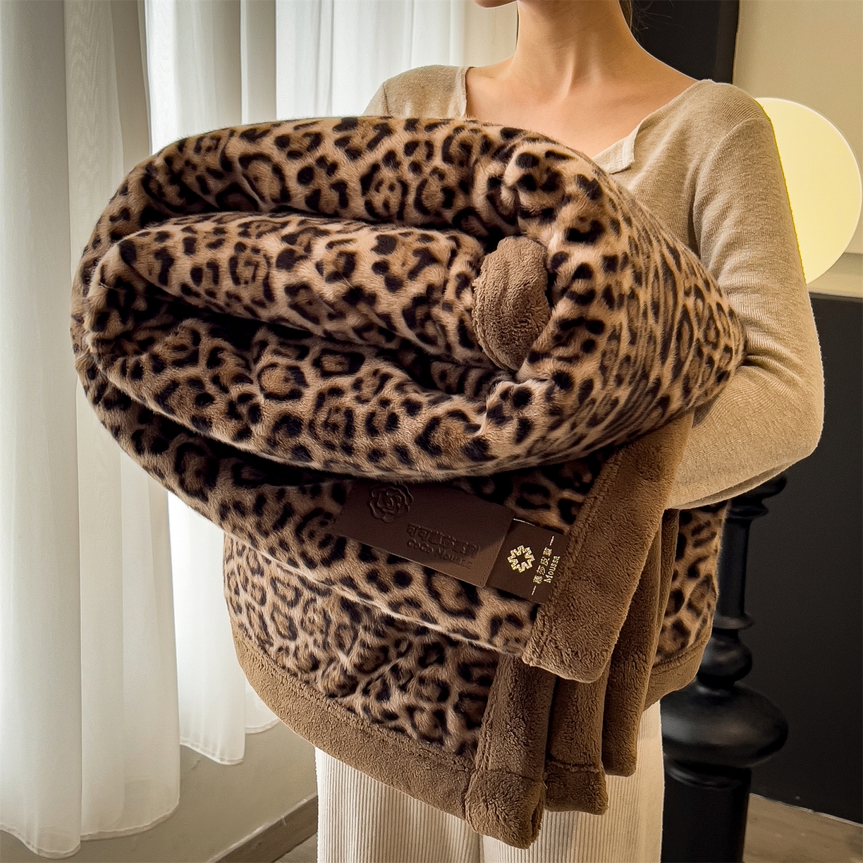 91家纺网 家纺一手货源 找家纺 慕木家纺 2025新款轻奢水貂四件套可可慕莎系列 可可慕莎-魅影棕咖