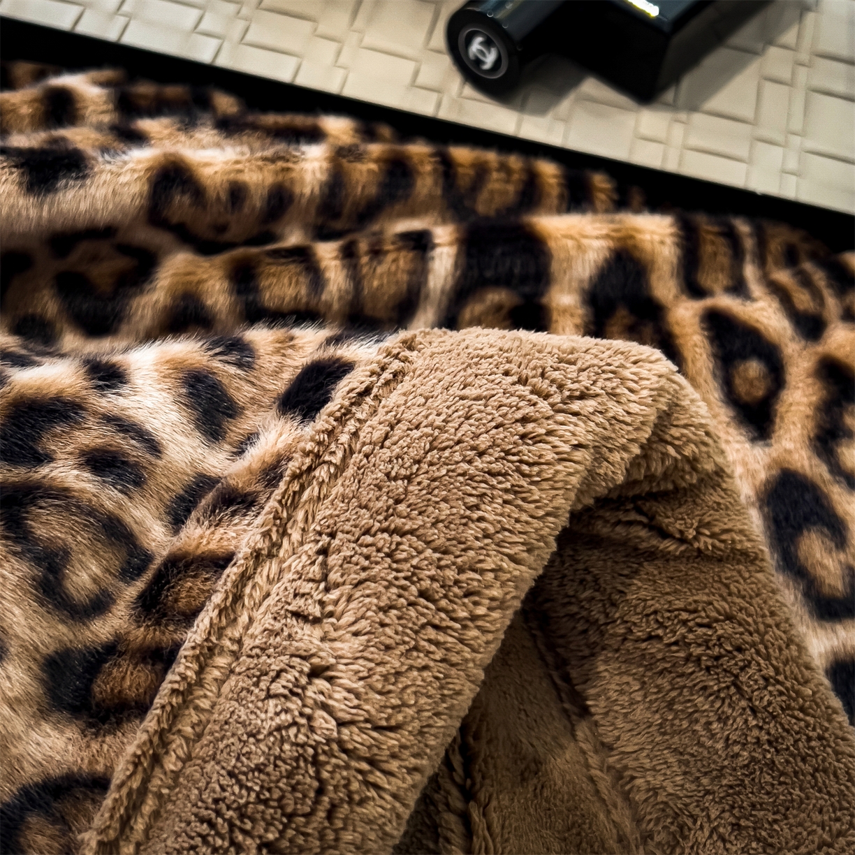 91家纺网 家纺一手货源 找家纺 慕木家纺 2025新款轻奢水貂四件套可可慕莎系列 可可慕莎-魅影棕咖