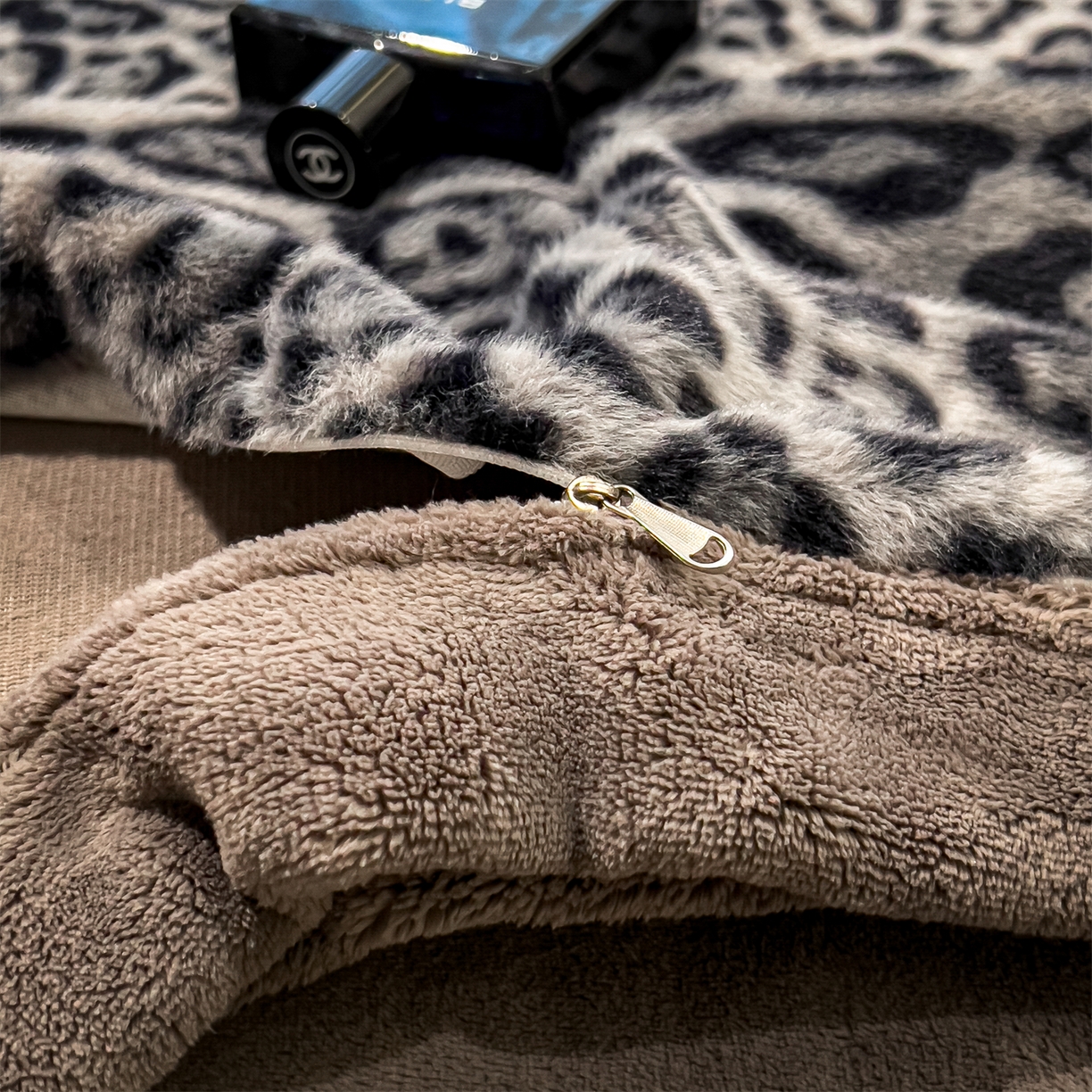 91家纺网 家纺一手货源 找家纺 慕木家纺 2025新款轻奢水貂四件套可可慕莎系列 可可慕莎-魅影蓝灰