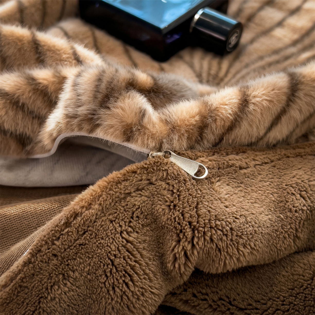 91家纺网 家纺一手货源 找家纺 慕木家纺 2025新款轻奢水貂四件套可可慕莎系列 可可慕莎-金棕叶