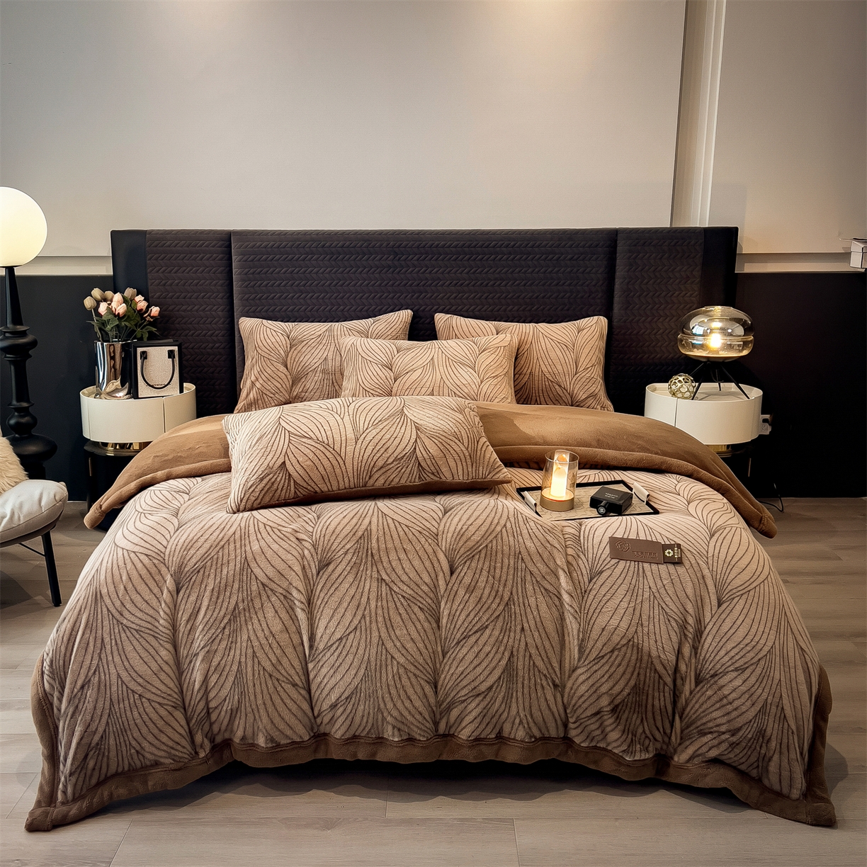 91家纺网 家纺一手货源 找家纺 慕木家纺 2025新款轻奢水貂四件套可可慕莎系列 可可慕莎-金棕叶