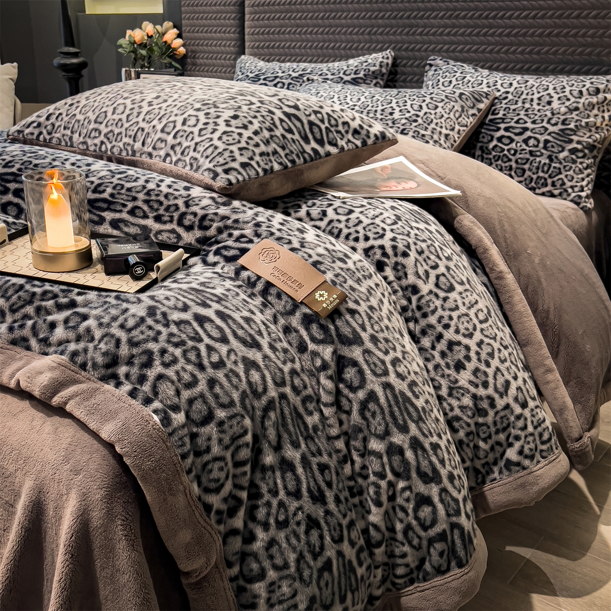 91家纺网 家纺一手货源 找家纺 慕木家纺 2025新款轻奢水貂四件套可可慕莎系列 可可慕莎-魅影蓝灰