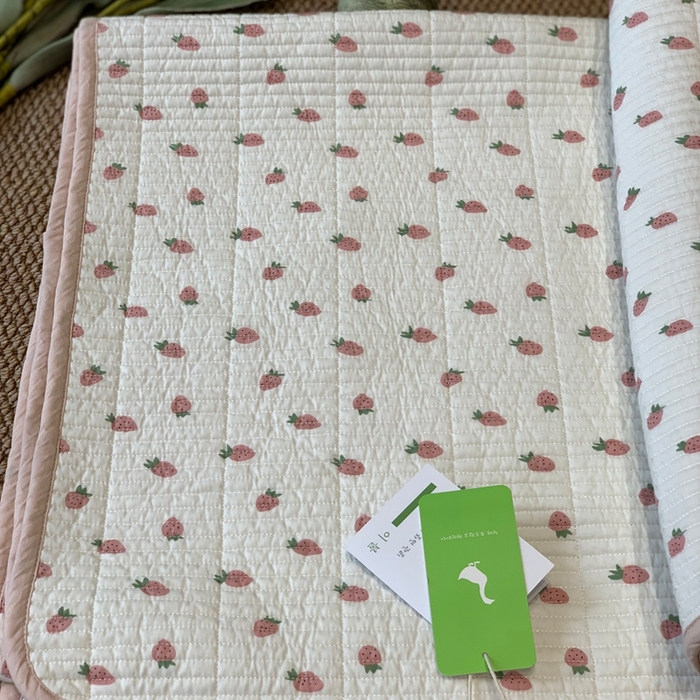 91家纺网 家纺一手货源 找家纺 汇庭 2025新款·慕斯单品床盖系列 草莓乐园