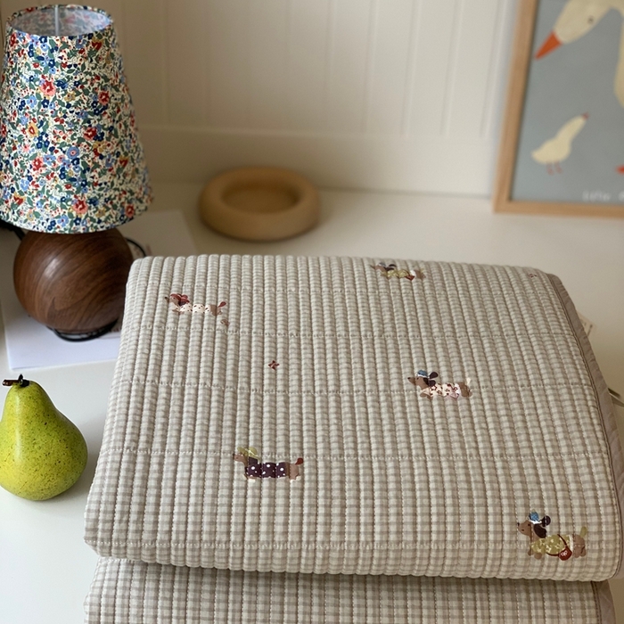 91家纺网 家纺一手货源 找家纺 汇庭 2025新款·慕斯单品床盖系列 潮酷小狗