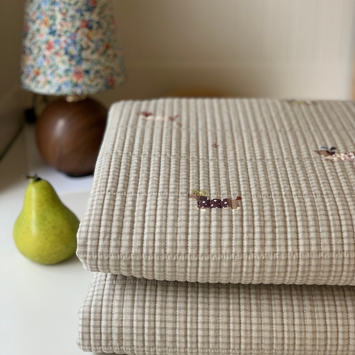 91家纺网 家纺一手货源 找家纺 汇庭 2025新款·慕斯单品床盖系列 潮酷小狗