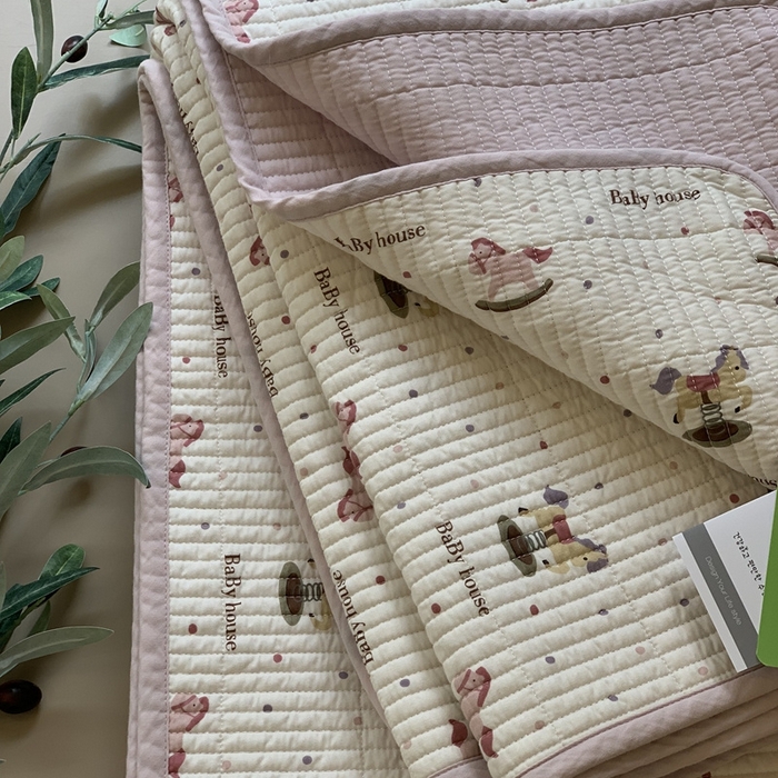 91家纺网 家纺一手货源 找家纺 汇庭 2025新款·慕斯单品床盖系列 粉木马