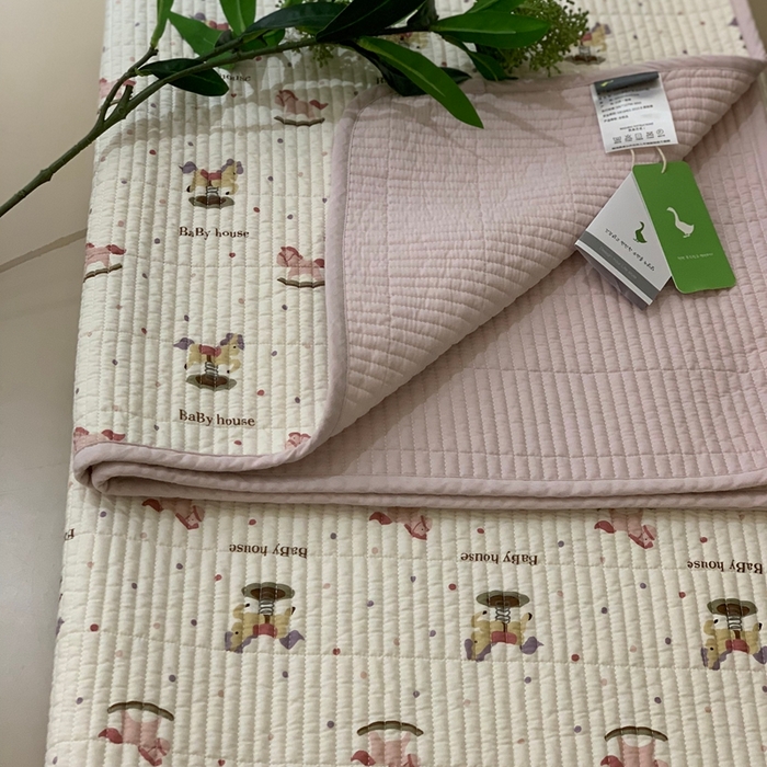 91家纺网 家纺一手货源 找家纺 汇庭 2025新款·慕斯单品床盖系列 粉木马