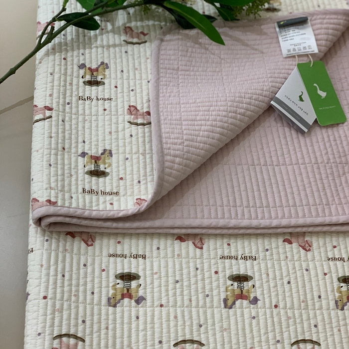 91家纺网 家纺一手货源 找家纺 汇庭 2025新款·慕斯单品床盖系列 粉木马