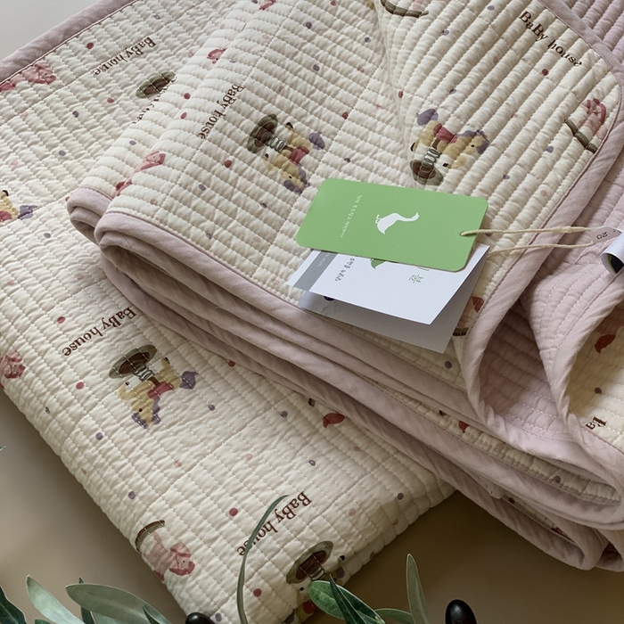 91家纺网 家纺一手货源 找家纺 汇庭 2025新款·慕斯单品床盖系列 粉木马