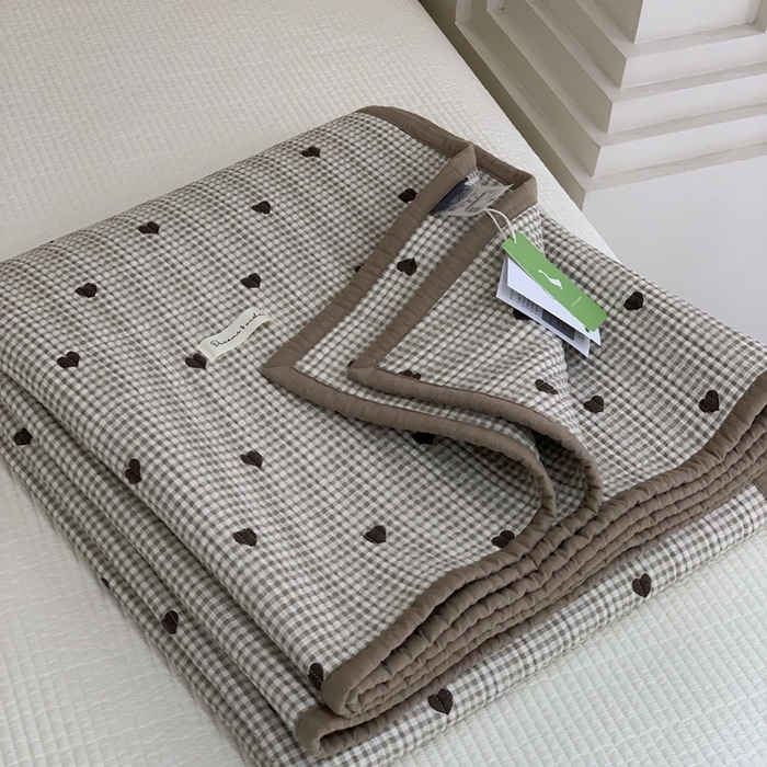 91家纺网 家纺一手货源 找家纺 汇庭 2025新款·慕斯单品床盖系列 格子爱心