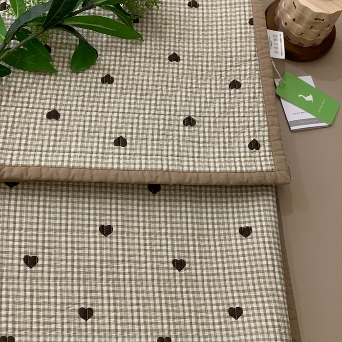 91家纺网 家纺一手货源 找家纺 汇庭 2025新款·慕斯单品床盖系列 格子爱心