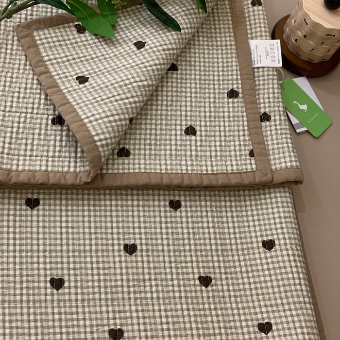 91家纺网 家纺一手货源 找家纺 汇庭 2025新款·慕斯单品床盖系列 格子爱心