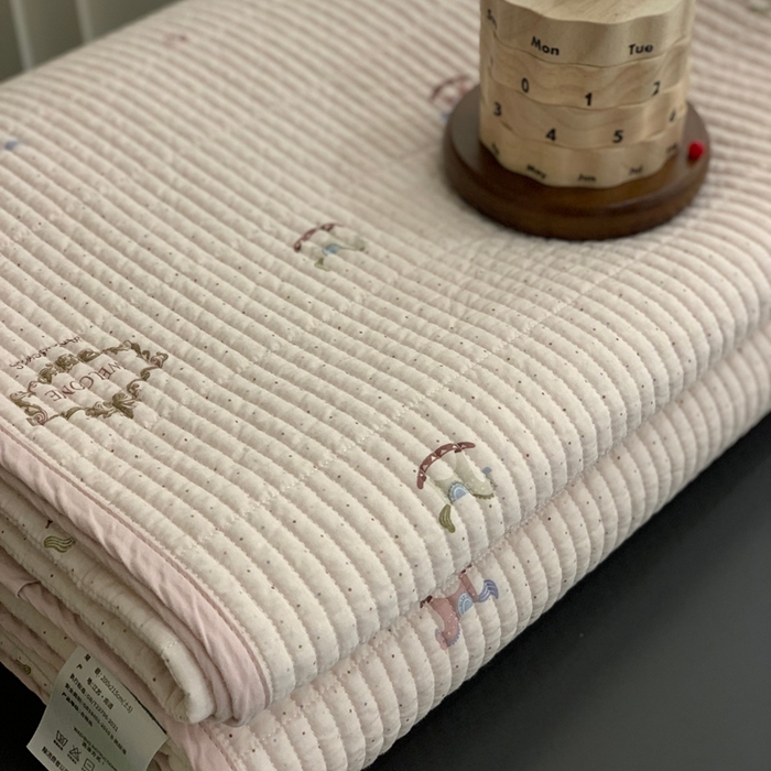 91家纺网 家纺一手货源 找家纺 汇庭 2025新款·慕斯单品床盖系列 小马乐园