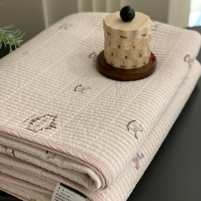 91家纺网 家纺一手货源 找家纺 汇庭 2025新款·慕斯单品床盖系列 小马乐园