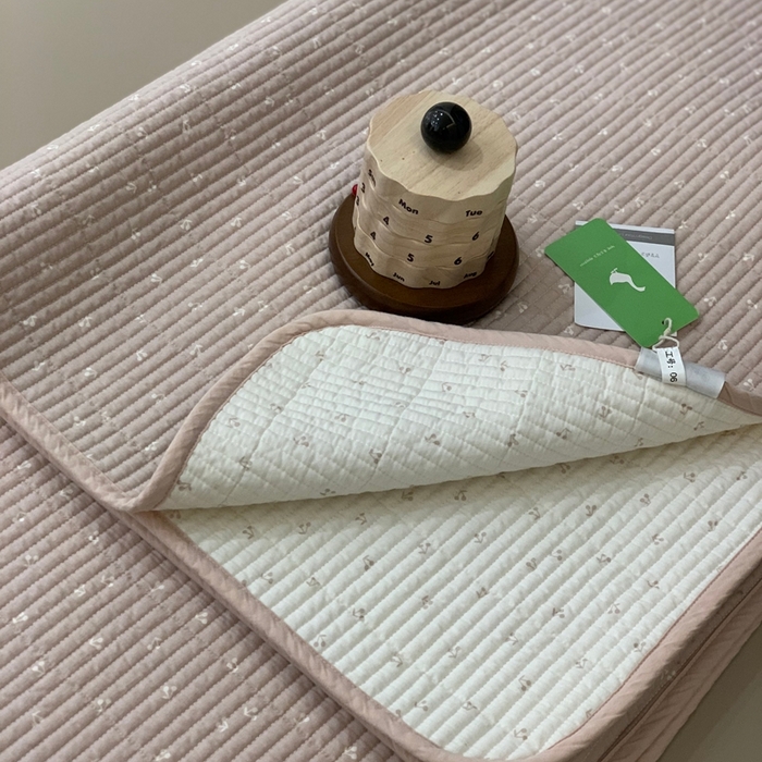 91家纺网 家纺一手货源 找家纺 汇庭 2025新款·慕斯单品床盖系列 小小樱桃粉