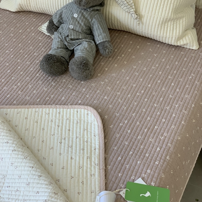 91家纺网 家纺一手货源 找家纺 汇庭 2025新款·慕斯单品床盖系列 小小樱桃粉