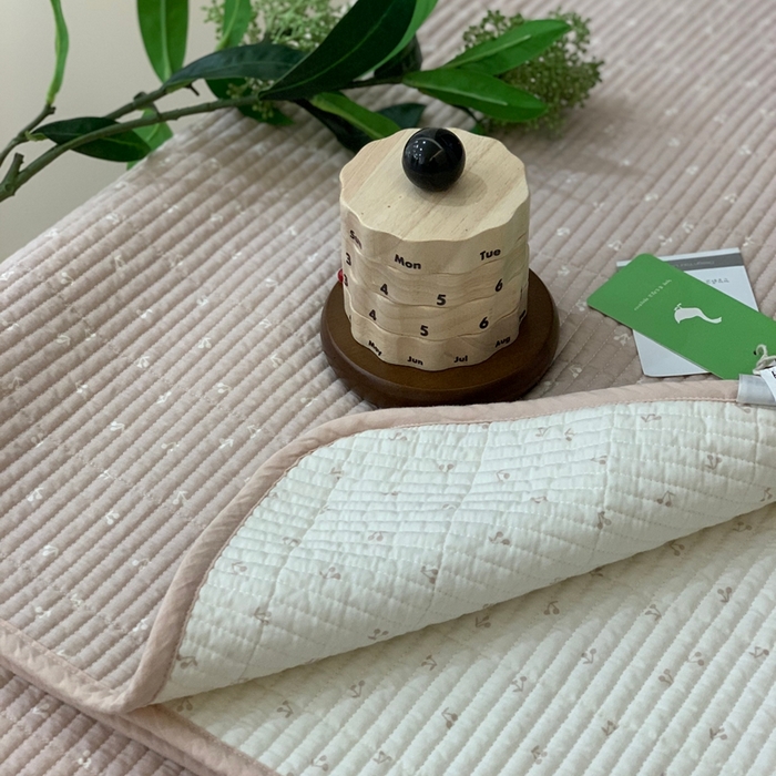 91家纺网 家纺一手货源 找家纺 汇庭 2025新款·慕斯单品床盖系列 小小樱桃粉