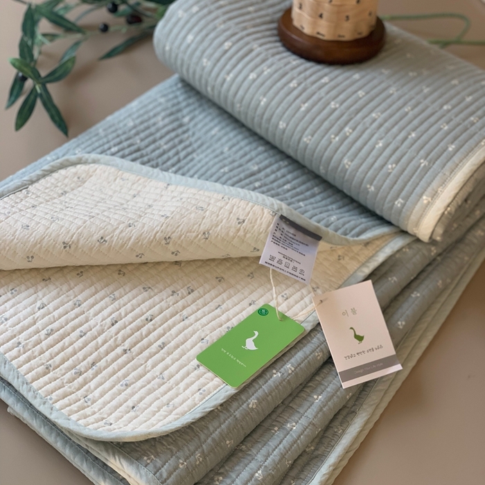 91家纺网 家纺一手货源 找家纺 汇庭 2025新款·慕斯单品床盖系列 樱桃点点兰