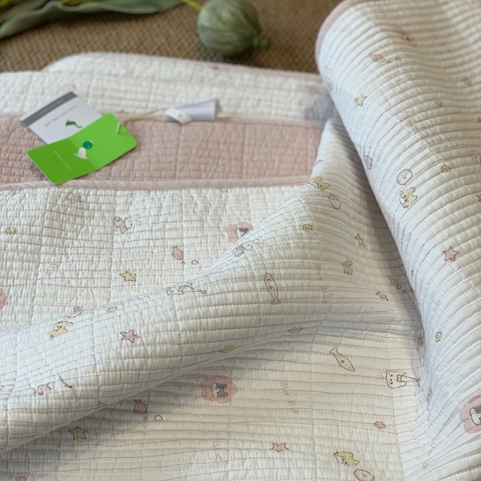 91家纺网 家纺一手货源 找家纺 汇庭 2025新款·慕斯单品床盖系列 鱼儿粉