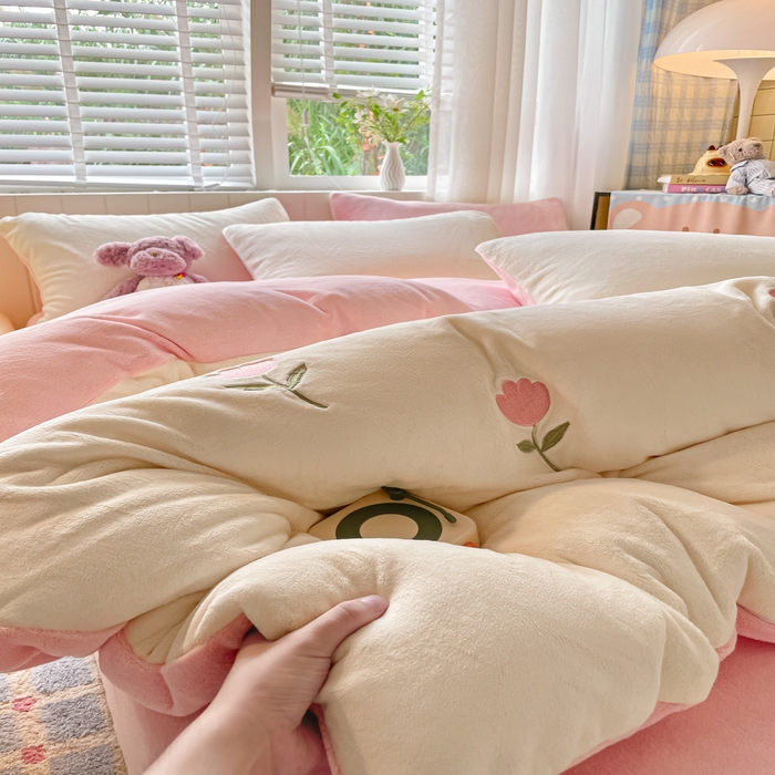 91家纺网 家纺一手货源 找家纺 （总）仔仔熊 2025新款牛奶绒刺绣四件套