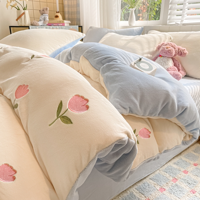 仔仔熊 2025新款牛奶绒刺绣四件套 郁见暖绒​-蓝