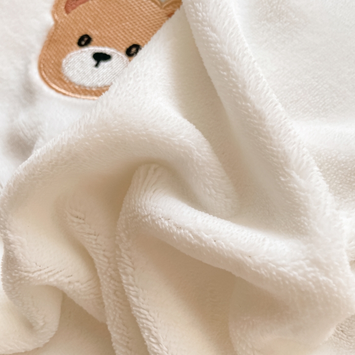 91家纺网 家纺一手货源 找家纺 仔仔熊 2025新款牛奶绒刺绣四件套 甜梦小熊-绿