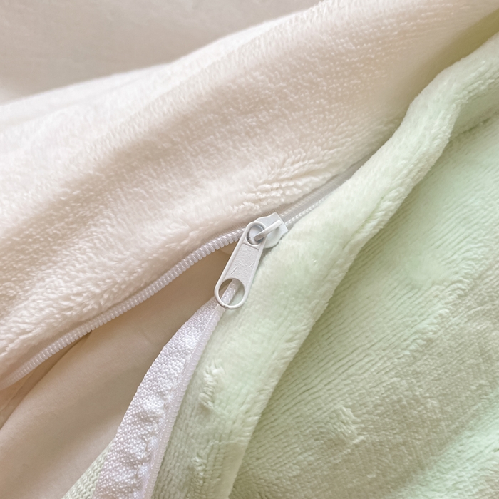 91家纺网 家纺一手货源 找家纺 仔仔熊 2025新款牛奶绒刺绣四件套 甜梦小熊-绿