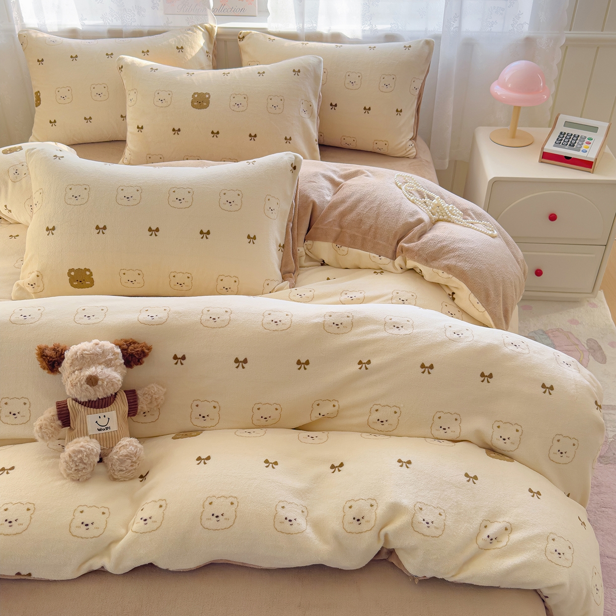 91家纺网 家纺一手货源 找家纺 灿哈家纺 2025新款200g加厚款小清新牛奶绒印花四件套 比利熊