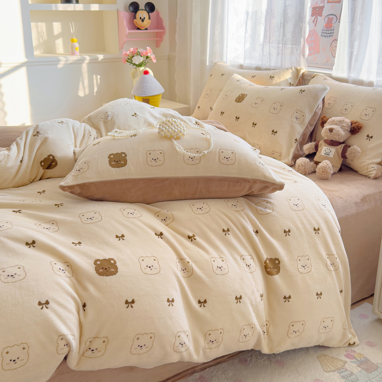 91家纺网 家纺一手货源 找家纺 灿哈家纺 2025新款200g加厚款小清新牛奶绒印花四件套 比利熊