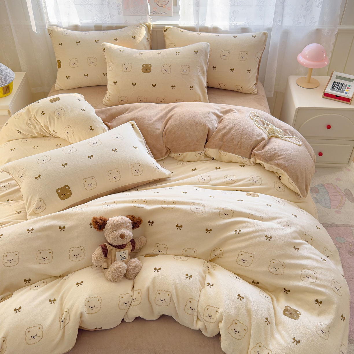 91家纺网 家纺一手货源 找家纺 灿哈家纺 2025新款200g加厚款小清新牛奶绒印花四件套 比利熊