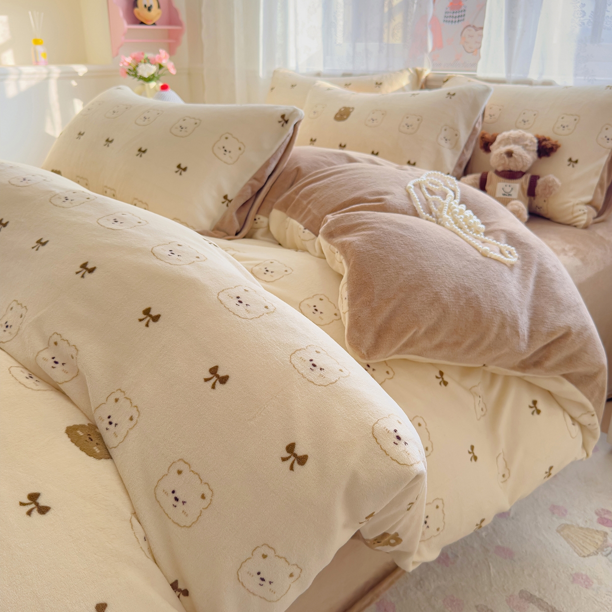 91家纺网 家纺一手货源 找家纺 灿哈家纺 2025新款200g加厚款小清新牛奶绒印花四件套 比利熊