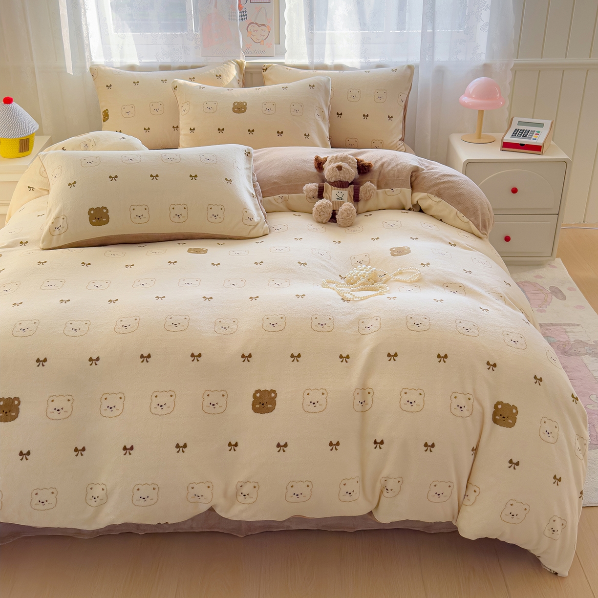 91家纺网 家纺一手货源 找家纺 灿哈家纺 2025新款200g加厚款小清新牛奶绒印花四件套 比利熊