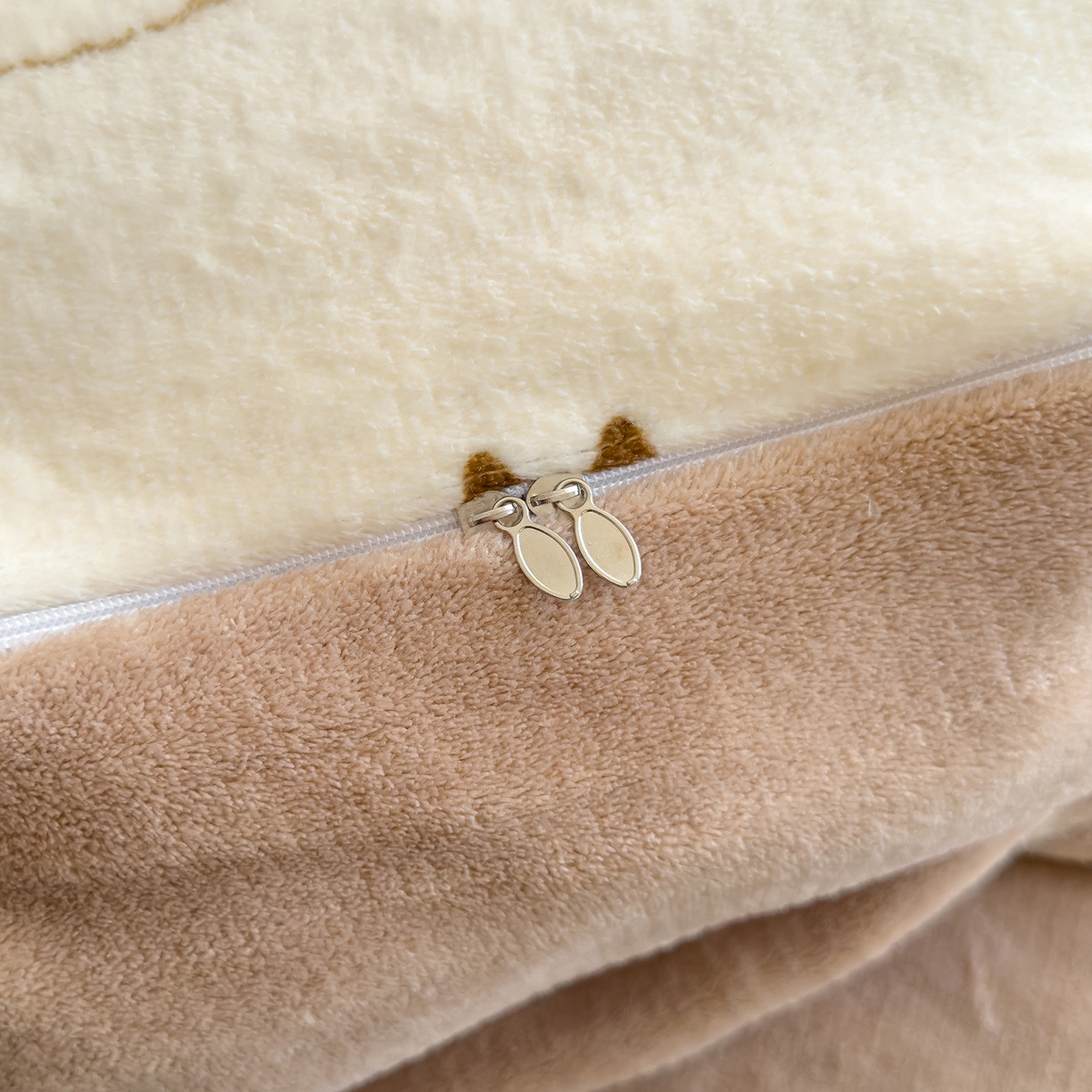 91家纺网 家纺一手货源 找家纺 灿哈家纺 2025新款200g加厚款小清新牛奶绒印花四件套 比利熊