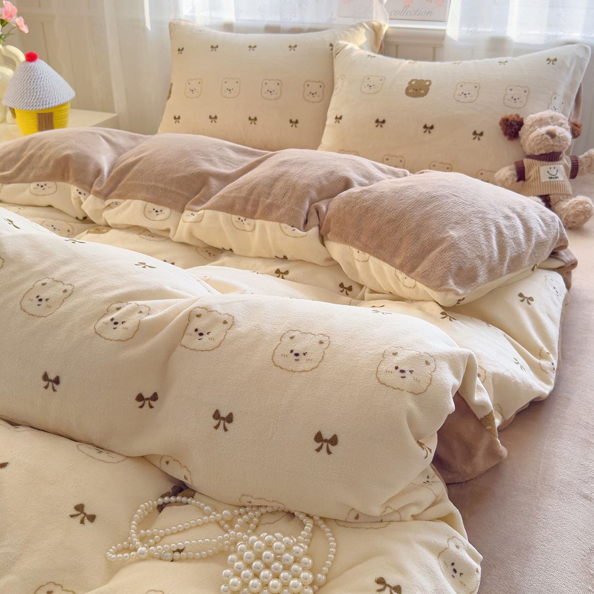 91家纺网 家纺一手货源 找家纺 灿哈家纺 2025新款200g加厚款小清新牛奶绒印花四件套 比利熊